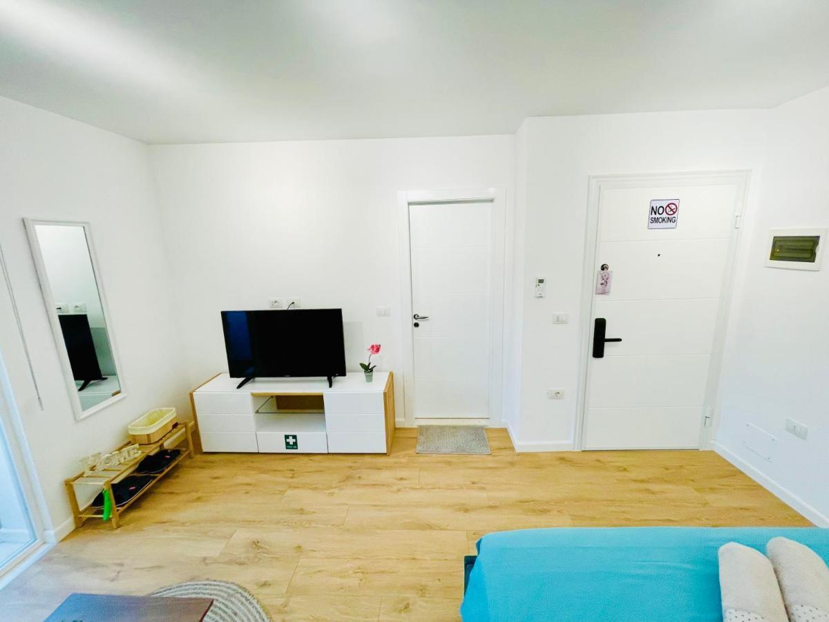 Central Studio Apartment 1, Tirana Esterno foto