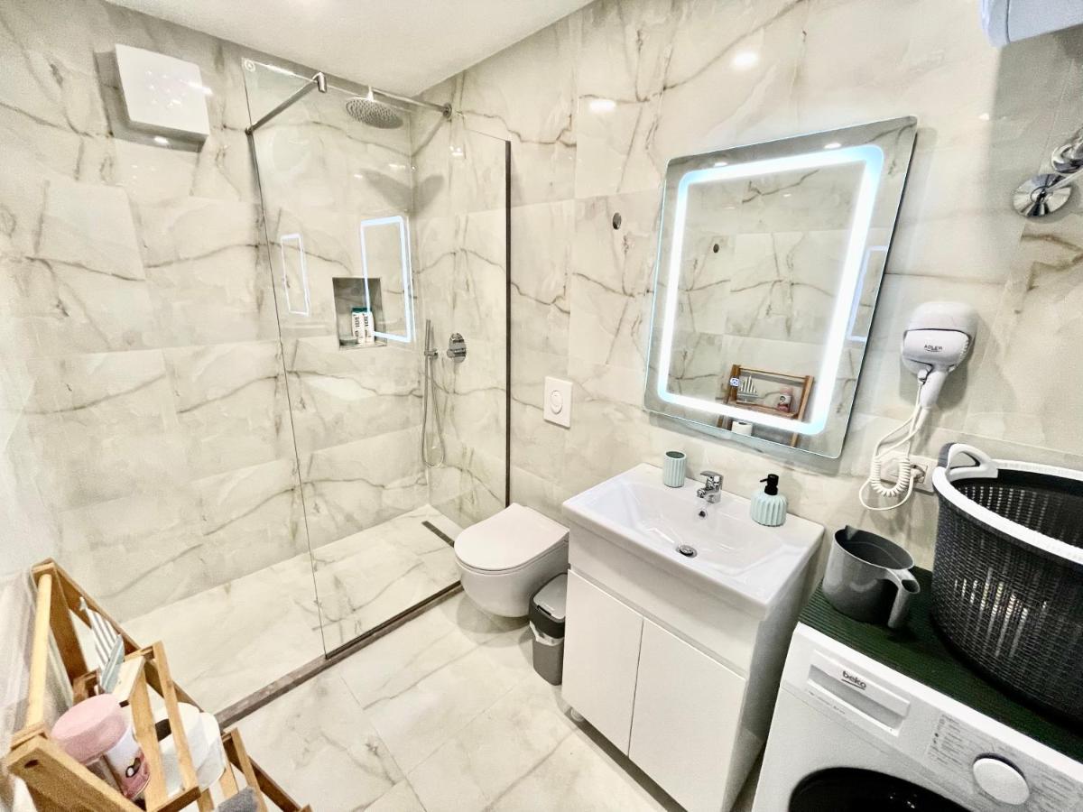 Central Studio Apartment 1, Tirana Esterno foto